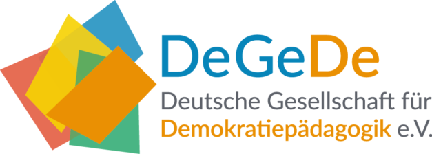 Stellenausschreibung Prozessbegleiter*in (auf Honorarbasis) an einer Berliner Schule „Diskriminierungskritische Schulentwicklung“ im Kompetenznetzwerk „Demokratiebildung im Jugendalter“